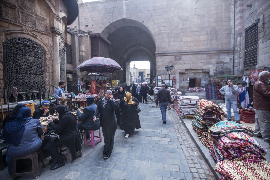 Out of the shadow, Egypt money-pooling apps thrive