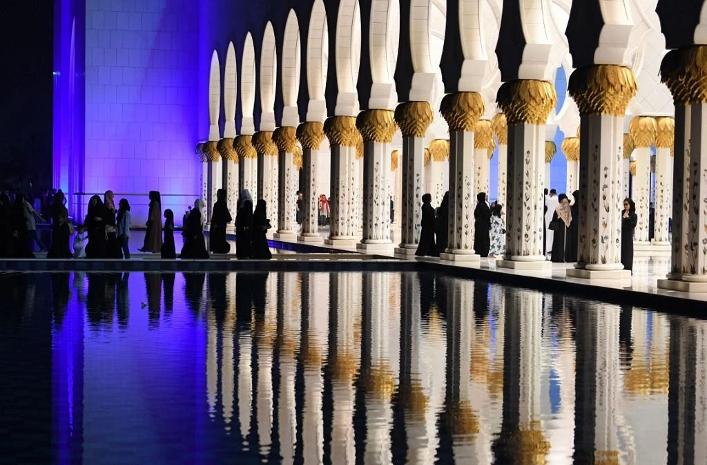 Above, the courtyard of Sheikh Zayed Grand Mosque in Abu Dhabi. New rules were issued governing divorce, inheritance and child custody for non-Muslims in Abu Dhabi. (AFP file photo)