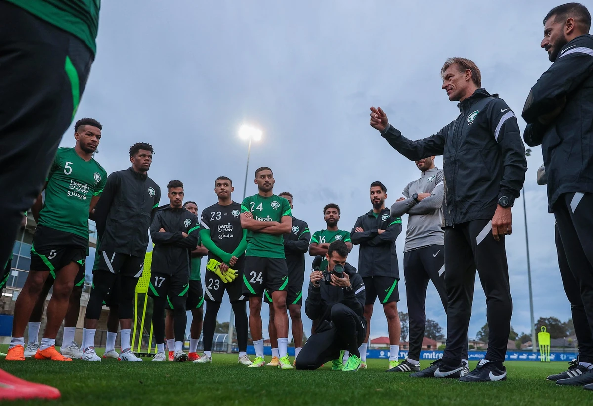 Herve Renard with Saudi squad during a training session in Sydney. (SAFF)