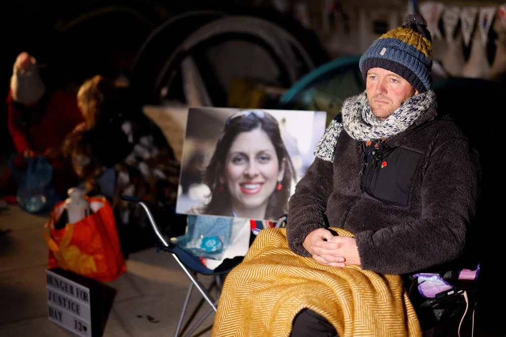 Richard Ratcliffe, husband of Nazanin Zaghari-Ratcliffe, a British-Iranian held in Iran since 2016, outside the Foreign Office in London, Nov. 5, 2021. (AFP)