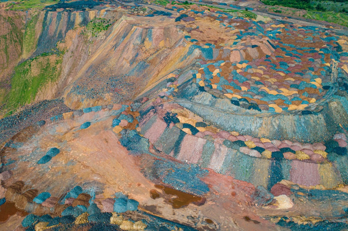 Saudi colorful mines (Shutterstock)