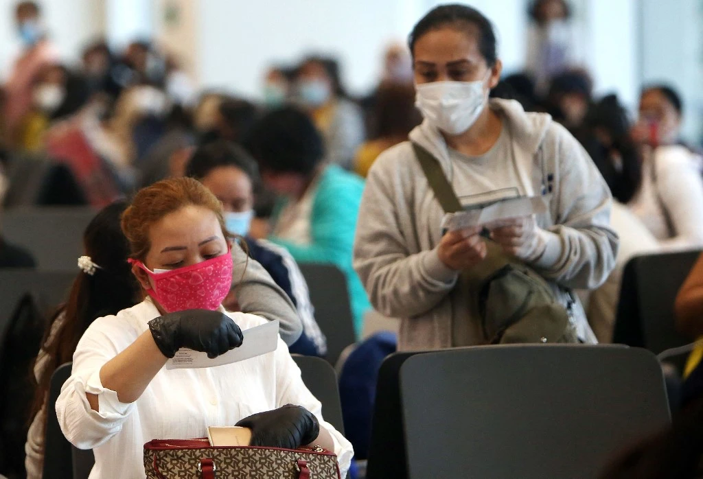 Filipinos at the Kuwait International Airport Terminal 4, on April 3, 2020. (File/AFP)