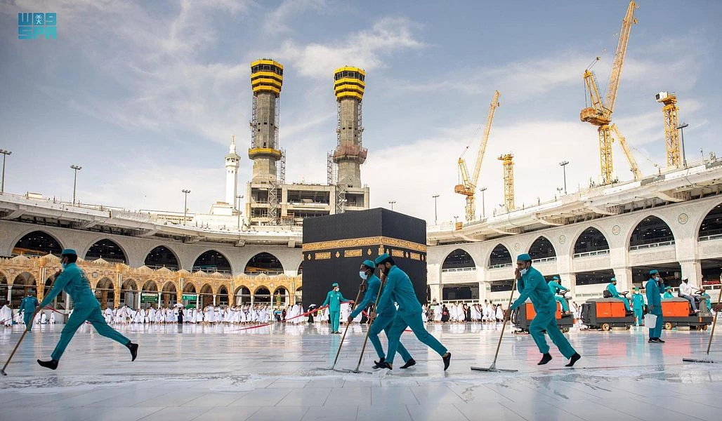 Workers disinfect and sterilize the Grand Mosque in Makkah ten times a day to keep pilgrims and worshippers safe. (SPA)