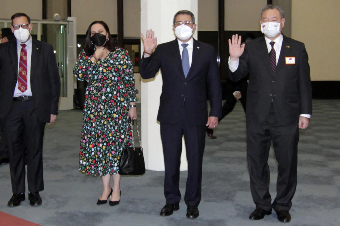 Honduras' President Juan Orlando Hernandez, second from right, waves after arriving at the Taoyuan International Airport in Taoyuan city, northern Taiwan on Friday, Nov. 12, 2021. (AP)