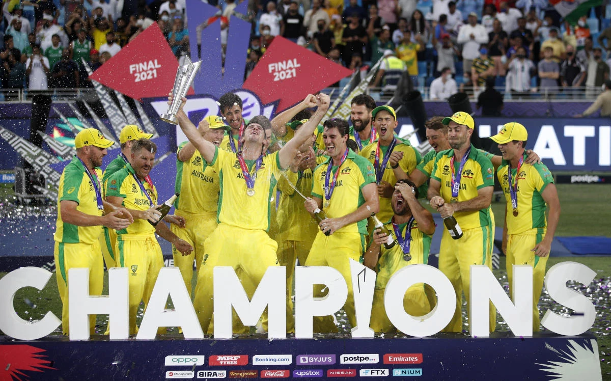 Australia captain Aaron Finch celebrates with the trophy and teammates after winning the ICC Men's T20 World Cup on November 14, 2021. (Reuters)