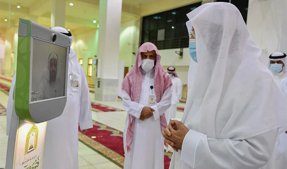 Robots at Makkah’s Grand Mosque guide pilgrims with rituals