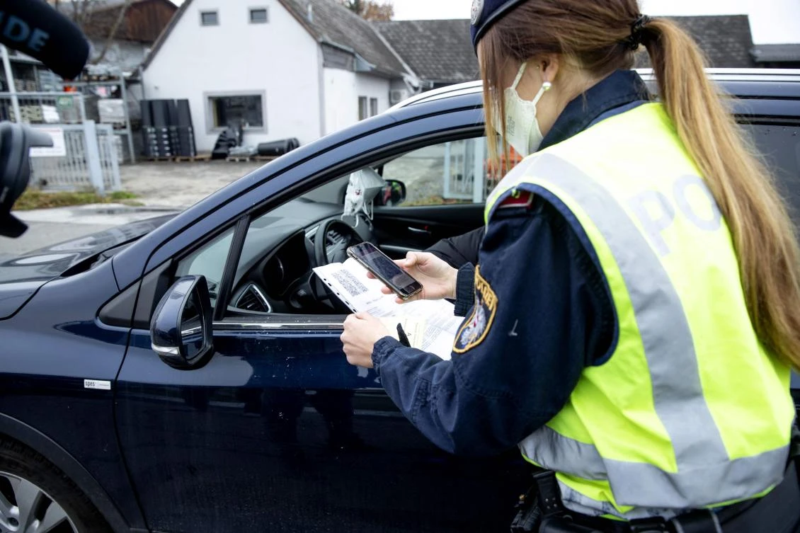Austrian unvaccinated lockdown starts amid COVID resurgence