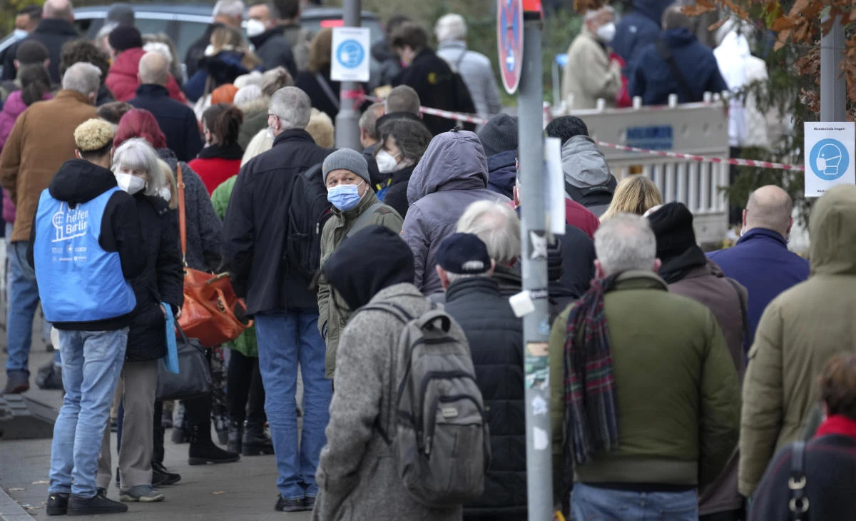 Germany considers tighter COVID-19 curbs as cases soar
