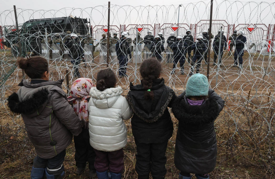 Migrants aiming to cross into Poland camp near the Bruzgi-Kuznica border crossing on the Belarusian-Polish border on Wednesday. (AFP)