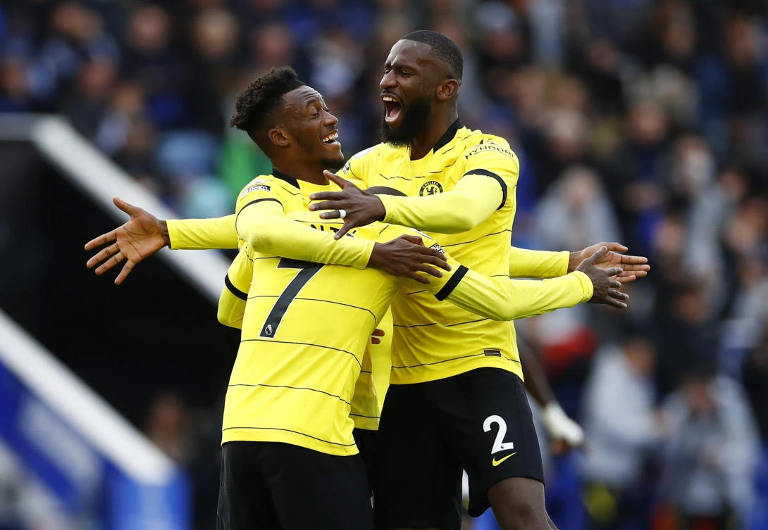 Chelsea cruise as Kante rocket inspires Leicester rout