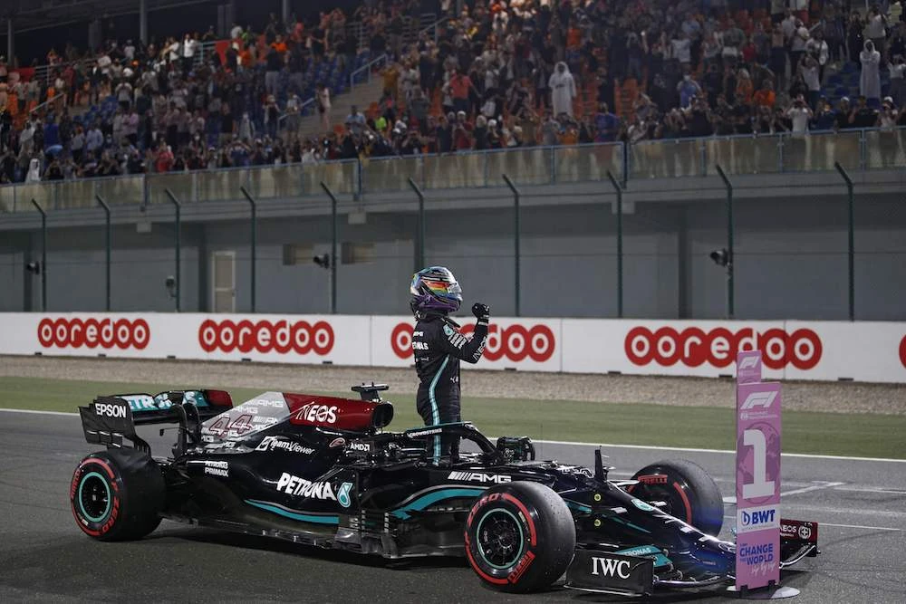 Lewis Hamilton wins pole for inaugural Qatar Grand Prix