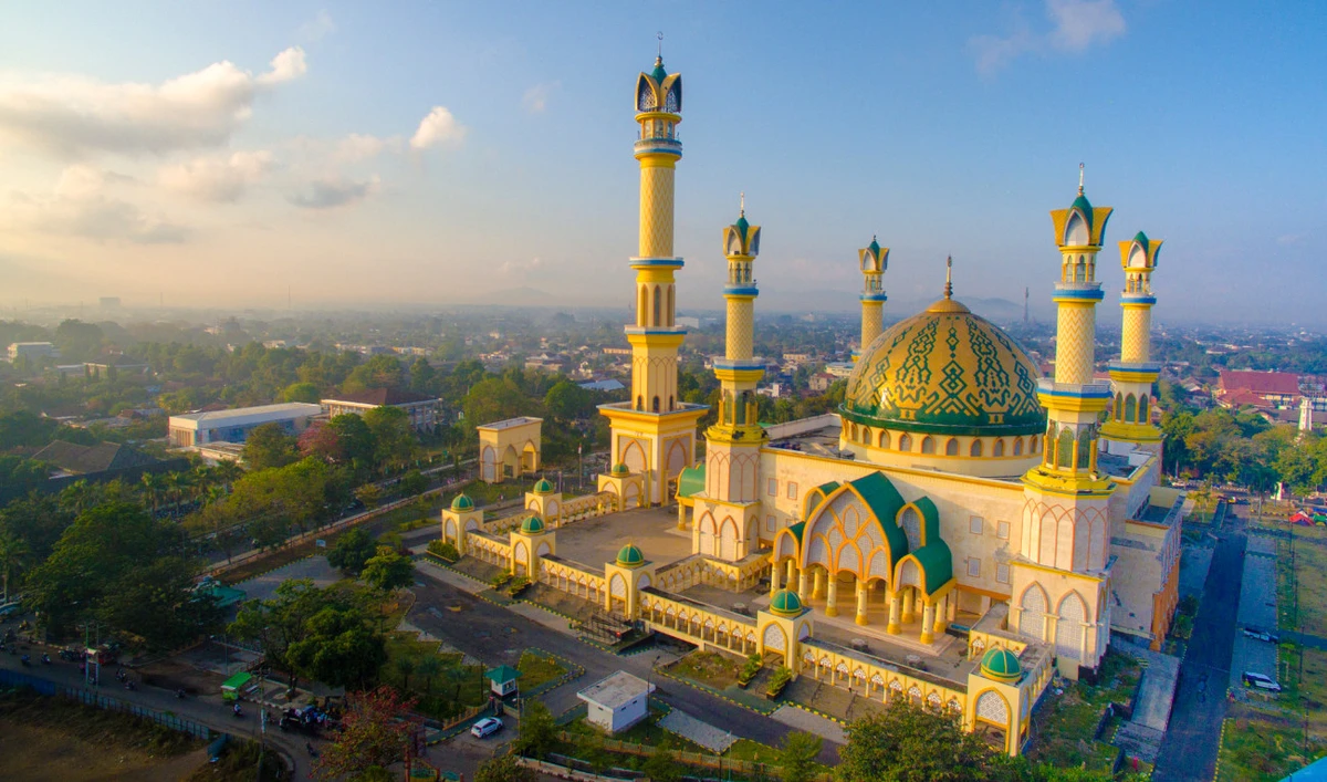The country's Religious Affairs Ministry released a decree in 1978, which serves as guidelines on the use of mosque loudspeakers. (Shutterstock)