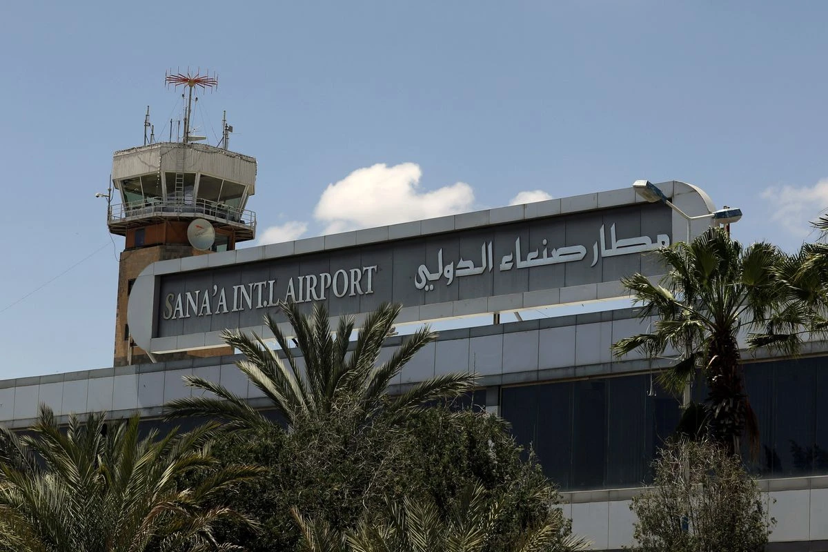Houthis condemned for military activities at Sanaa airport