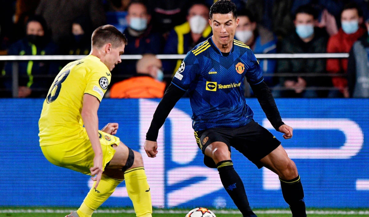 Manchester United's Cristiano Ronaldo in action with Villarreal's Juan Foyth. (Reuters)