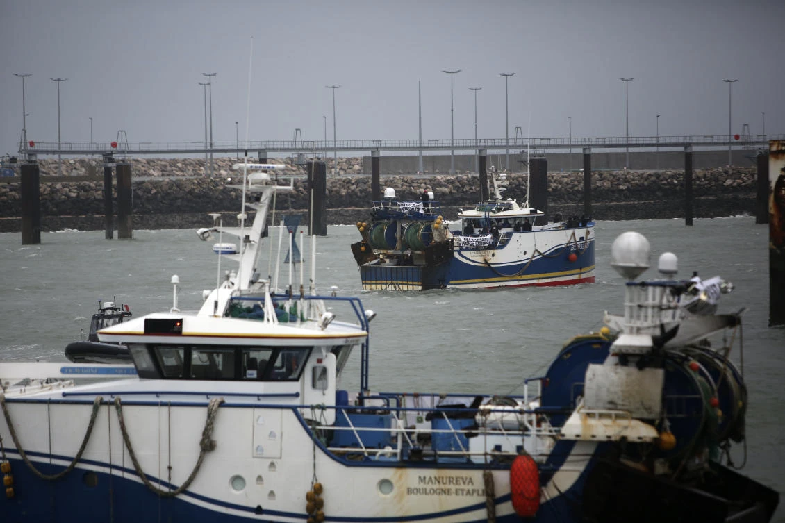 French fishermen block Calais port over fishing license row