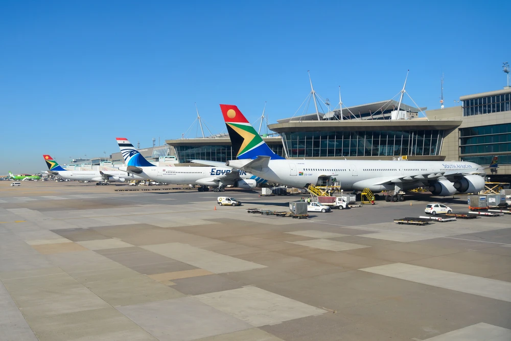 Saudi Arabia suspends flights to and from 7 African countries due to new COVID-19 variant
