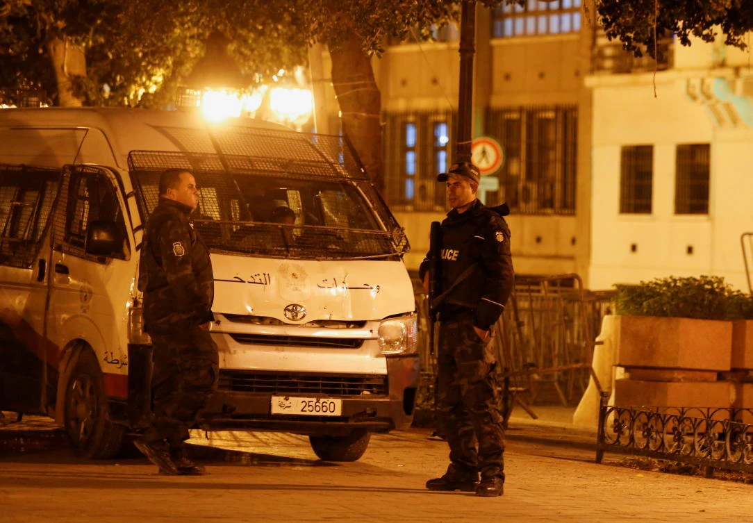 Tunis police fend off attack by axe-wielding extremist