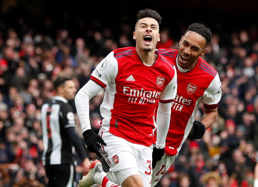 Arsenal’s Gabriel Martinelli celebrates with Pierre-Emerick Aubameyang after scoring against Newcastle United, Emirates Stadium, London, England, Nov. 27, 2021. (Reuters)