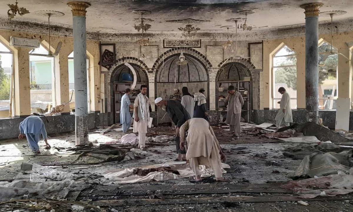 The aftermath of a Daesh-K bomb attack on a mosque in Kunduz, Afghanistan. (AP Photo)