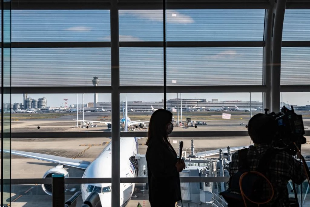 Japan will ban the entry of foreigners from around the world starting from November 30 as a precaution against the new coronavirus variant. (AFP)