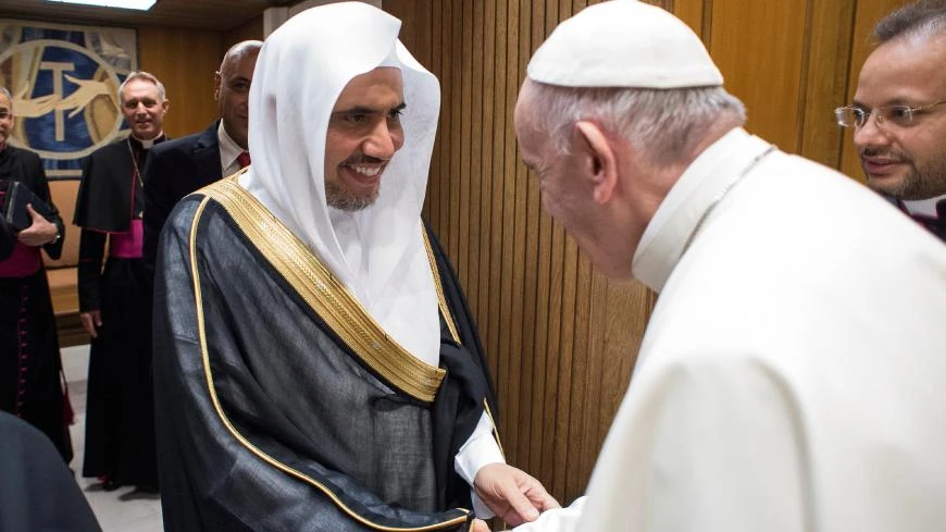 Pope Francis greets Dr. Mohammed bin Abdulkarim Al-Issa, secretary-general of the Muslim World League, Vatican, Sept. 20, 2017. (Reuters)