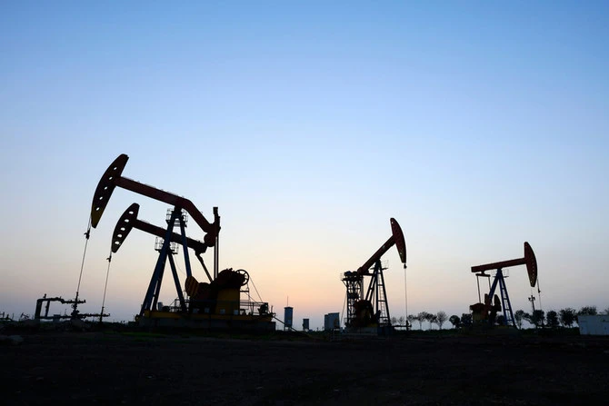 US oil pares gains after weekly fuel stockpiles jump
