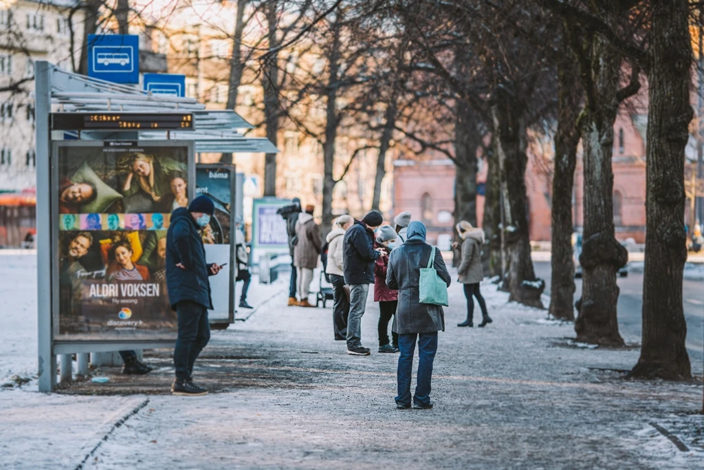 People waiting for public bus transport at Sagene station wearing facemasks during covid-19 pandemic in Oslo. (Shutterstock)