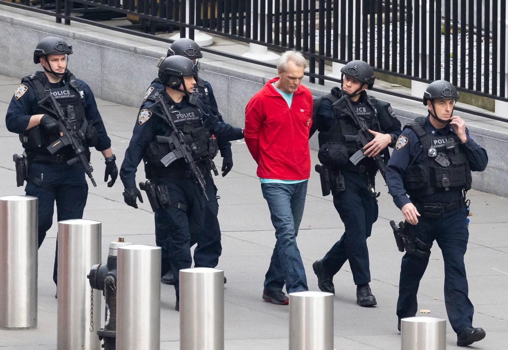 New York City Police department officers and Emergency Service Unit members arrest a man who was holding a shotgun to his head in front of UN HQ in New York City, New York, USA, Dec. 2, 2021. (EPA)