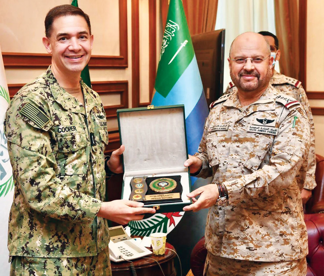 Saudi chief of staff meets US naval forces commander