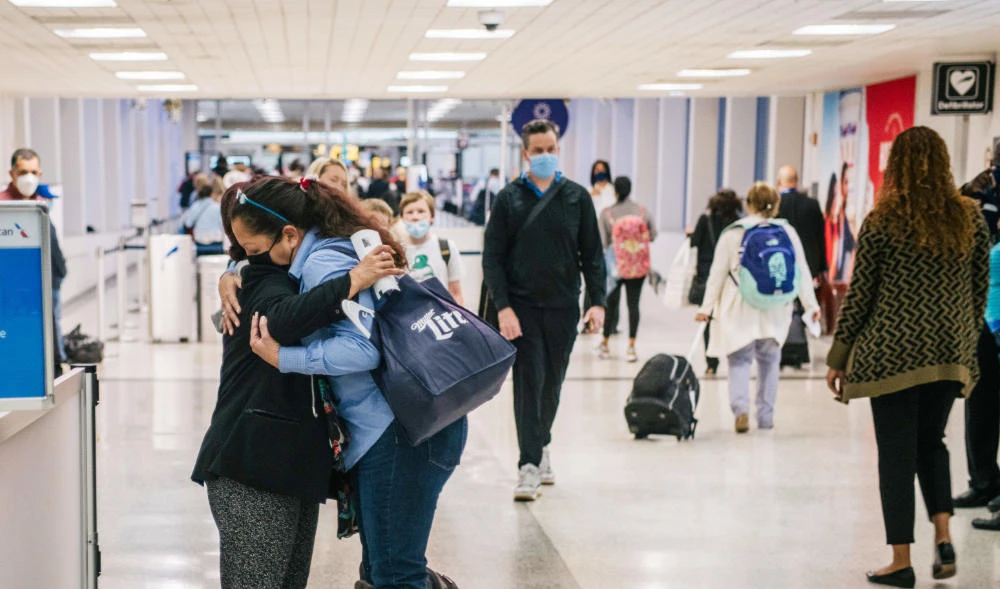 Rebecca Gonzales embraces her mother Nimia before saying goodbye at George Bush Intercontinental Airport on December 03, 2021 in Houston, Texas. (Getty Images/AFP)