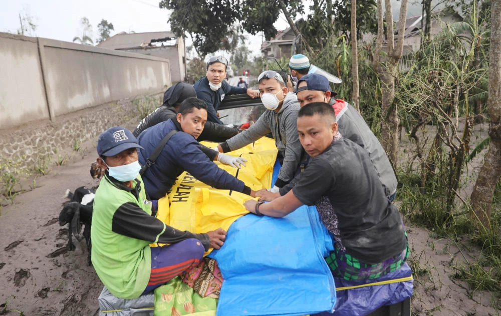 Indonesia Semeru volcanic eruption kills 13; 10 evacuated