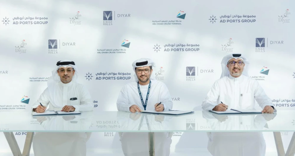 Eng. Ahmed Al-Ammadi, chief executive officer of Diyar Al-Muharraq; Captain Mohamed Juma Al-Shamsi, group CEO, AD Ports Group; and Dr. Maher Al Shaer, managing director of Eagle Hills Diyar.
