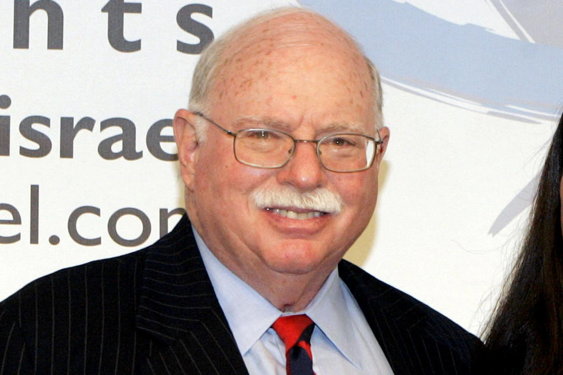 Hedge fund founder Steinhardt will return looted antiquities