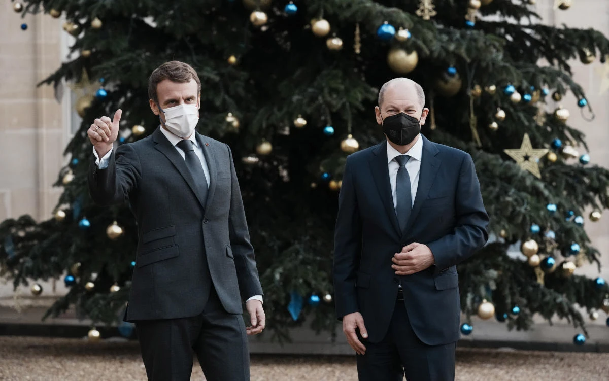 French President Emmanuel Macron makes a thump up sign as he welcomes German Chancellor Olaf Scholz at the Elysee Palace in Paris, on Friday. (AP)