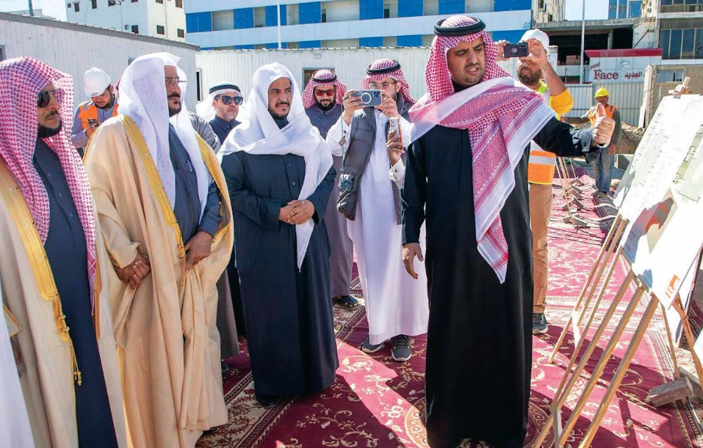 Saudi Islamic affairs minister inspects Khamis Mushayt grand mosque project