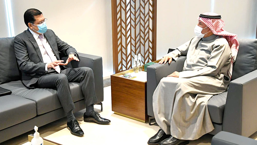Saudi aid agency chief meets Mexican envoy to Saudi Arabia