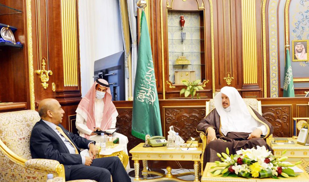 Saudi Shoura Council speaker meets Sri Lanka envoy. (SPA)