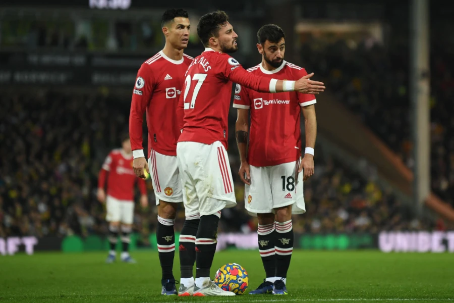 Manchester United's Portuguese striker Cristiano Ronaldo (L), Manchester United's Brazilian defender Alex Telles (C) and Manchester United's Portuguese midfielder Bruno Fernandes (R) prepare to take a freekick during the their match. (AFP/File)