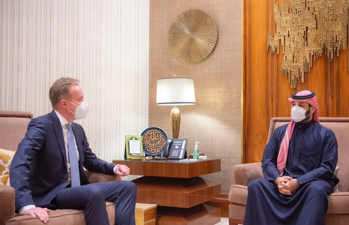 Saudi crown prince meets World Economic Forum  president