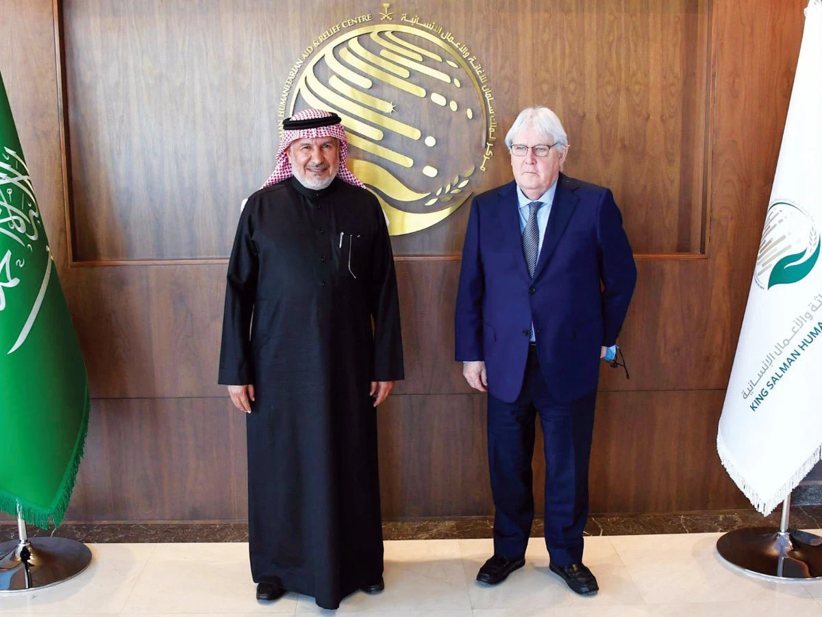 Dr. Abdullah Al-Rabeeah (left) met with UN emergency relief coordinator Martin Griffiths in Riyadh on Wednesday. (SPA)