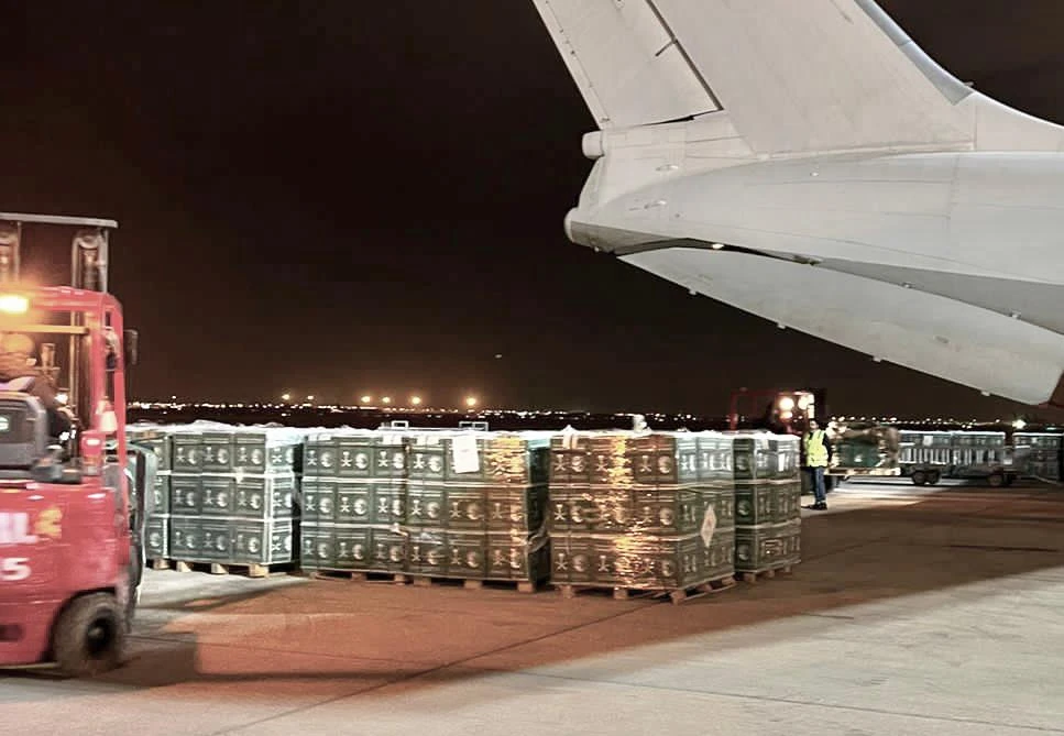 An initial 1,647 food baskets and 192 shelter bags weighing 65 tons and 746 kilograms are on board the two Saudi aircraft bringing aid to the Afghan people. (SPA)