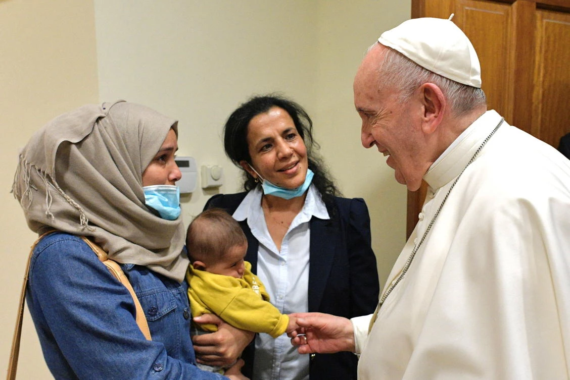 Migrants help Pope Francis celebrate 85th birthday