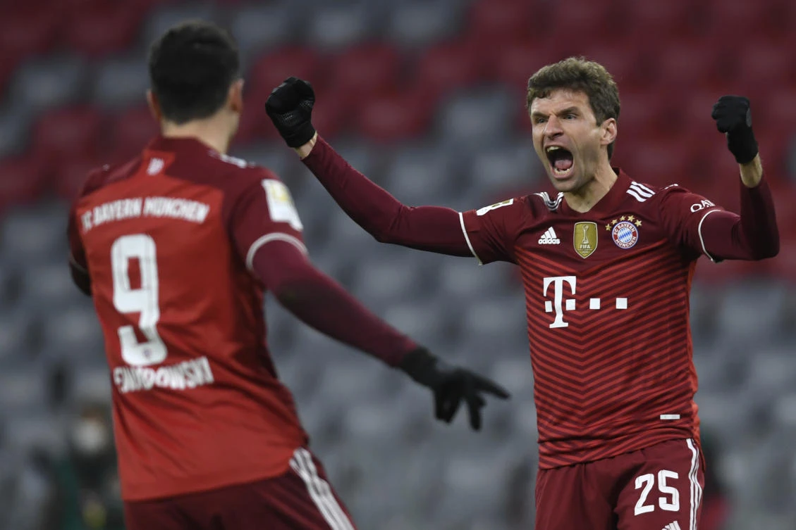 Lewandowski bags record as Bayern go nine points clear in Germany