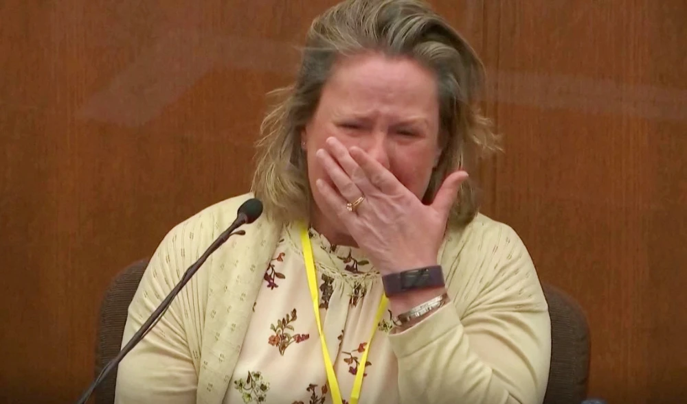 Kimberly Potter breaks down in tears as she testifies during her trial in Brooklyn Center, Minnesota, U.S., December 17, 2021. (REUTERS)