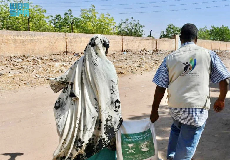 KSrelief distributed more than 10 tons of food baskets in Sudan. (SPA)