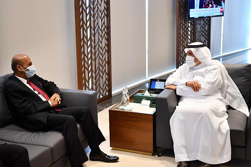 Dr. Abdullah Al-Rabeeah meets Pakeer Mohideen Amza in Riyadh. (SPA)