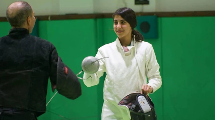 Saudi fencer Mashael Al-Khayal, who won gold in the Virtual Fencing Intercontinental Epee Cup, has joined a London-based club. (Twitter Photo)