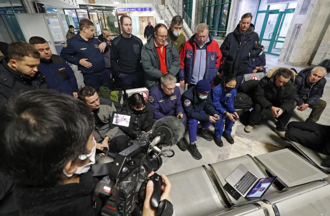 Japanese space tourist says he would love longer flight