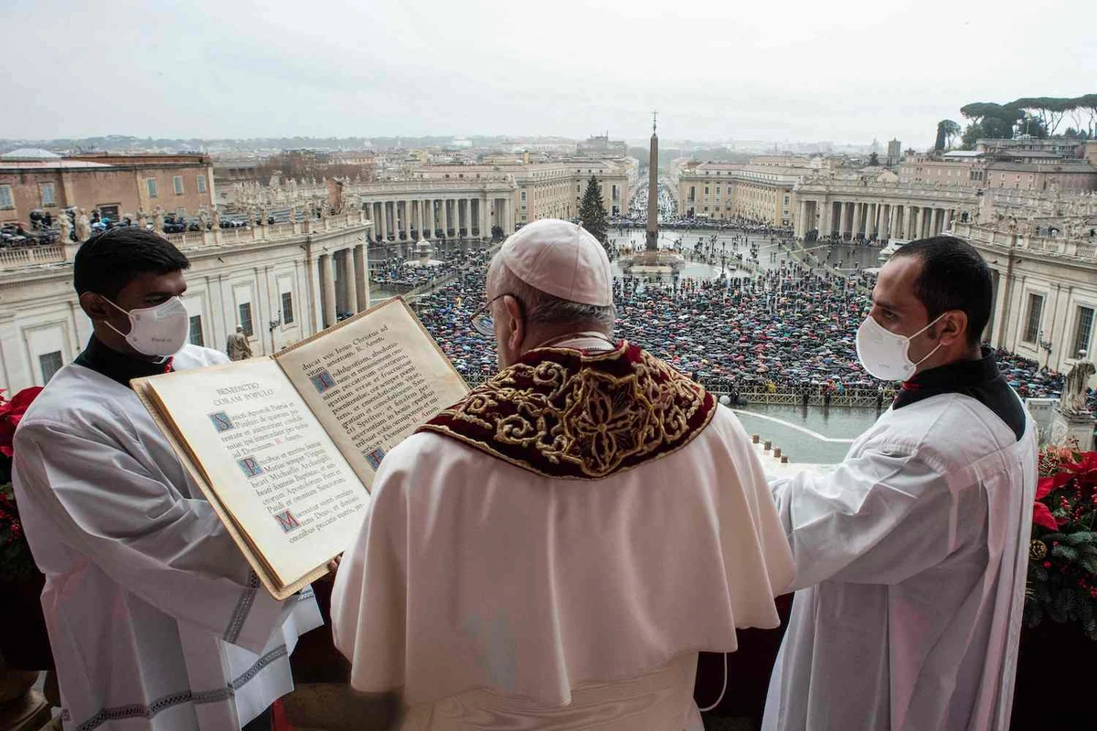 Pope Francis delivers his Christmas Urbi et Orbi blessing in St. Peter's Square at The Vatican on December 25, 2021. (AFP)