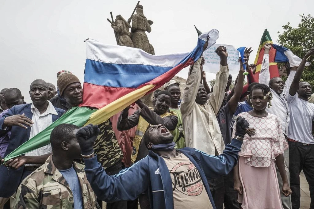 Protesters wave Russian and Malian flags in Bamako during a demonstration against French influence in the country in this May 27, 2021 photo. (AFP)